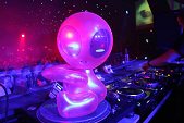 Photo 1 - ALIEN