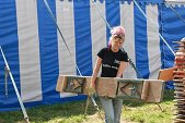 Photo 82 - Montage du chapiteau d'Obigies