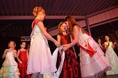 Photo 243 - Remise des echarpes Miss Tournai